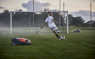 Sportplatzpflege leicht gemacht – mit dem Husqvarna Komplettpaket für 14.999.-€*